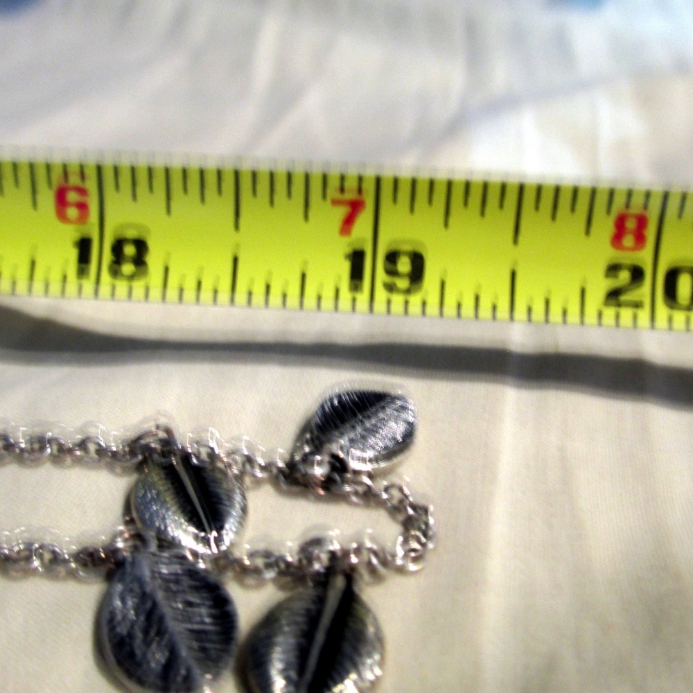 Vintage 19" Small Leaf Charm Nature Necklace - Picture 6 of 6